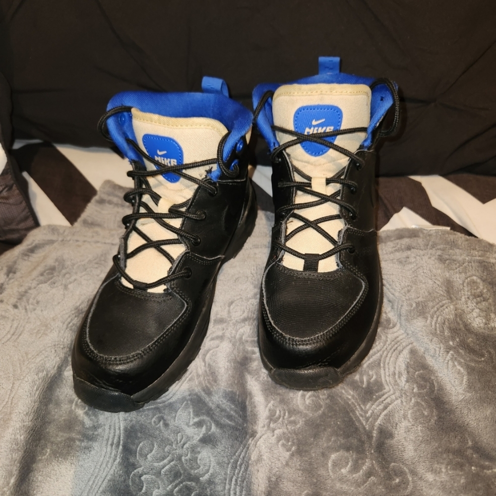 Boy's Nike Manoa boot